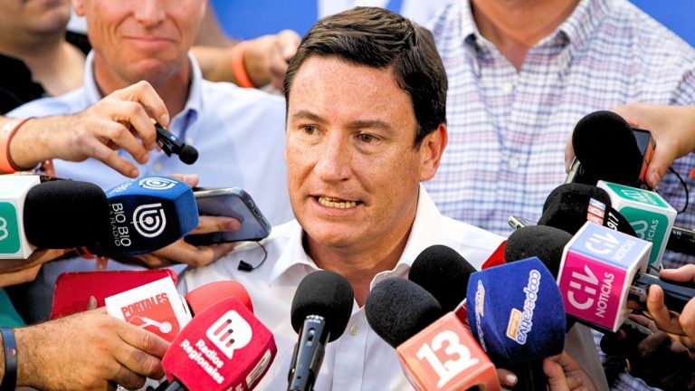 Ante envío de ayuda humanitaria: Squella emplaza al Gobierno a apoyar iniciativas 