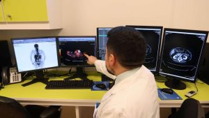 Alerta Sanitaria Oncológica: las cinco medidas del Gobierno para reducir la espera de pacientes con cáncer