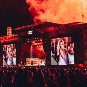 VIDEO - Lotus responde tras quemaduras de fans en show de Sabrina Carpenter en Lollapalooza