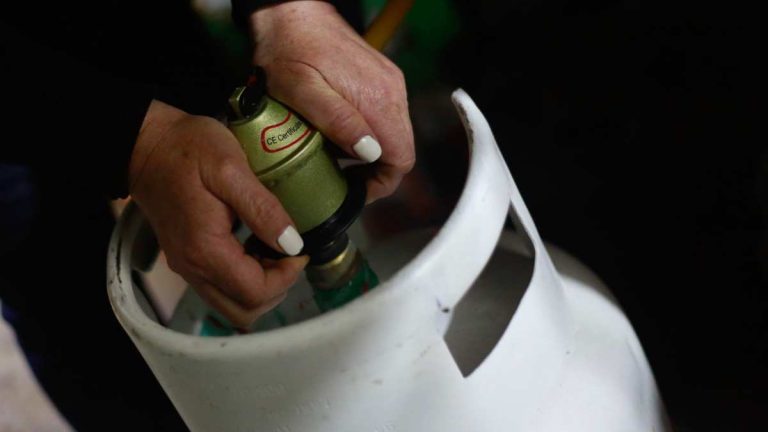 Ahorra hasta $7.500 en tu cilindro de gas: estos son los 200 municipios que tienen descuentos