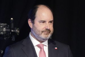 Ministro del Trabajo enfrenta primer conflicto con la oposición tras anunciar 