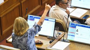 Sanciones por no pagar transporte público y modificar la Ley de Seguridad Nuclear: Las 20 urgencias legislativas que ingresó el Gobierno de Kast