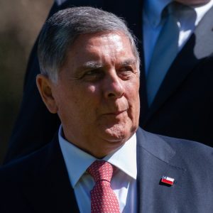 Ministro Alvarado defiende posibles indultos a uniformados y lanza mensaje a la oposición: “Fuimos elegidos para gobernar”