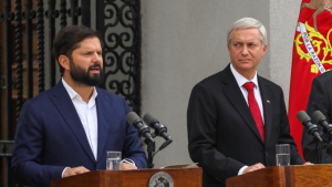 Encuesta Cadem: 42% cree en la versión de Kast en conflicto con Boric por cable submarino