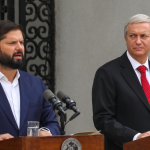 Encuesta Cadem: 42% cree en la versión de Kast en conflicto con Boric por cable submarino