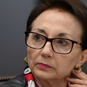 Chevesich defiende eliminación del indulto: la alternativa que propone la presidenta de la Corte Suprema