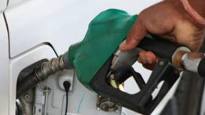 Precio histórico de las bencinas: revisa todos los descuentos en combustibles para este 27 de marzo