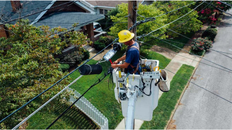 Enel confirma cortes de luz en 13 comunas de Santiago: conoce los horarios y los 16 sectores afectados