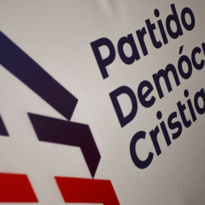 Incertidumbre en la DC: órdenes de embargo a dos sedes, observaciones del Servel y sueldos impagos