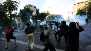 Los indultos a uniformados vinculados al estallido social que está estudiando el presidente Kast