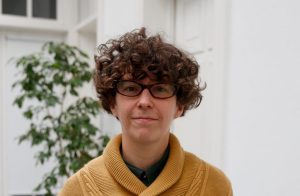 Manuela Infante estrena Los Huesos, una obra sobre memoria, ciencia y música