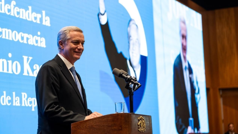 Kast se reconcilia con la figura de Piñera y abraza su legado en el inicio de su Gobierno