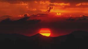 Investigación global alerta que modelo económico actual agrava crisis climática