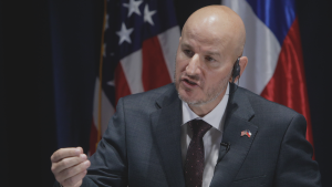 Cámara de Diputados envía oficio a Cancillería para pedir el retiro del embajador de EEUU