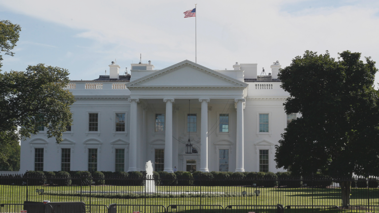 Casa Blanca pide a sus ciudadanos abandonar Medio Oriente tras nuevos ataques de Irán