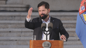 Boric extiende polémica con Kast por cable chino: 