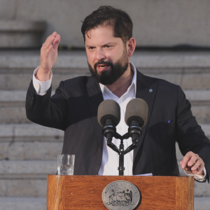 Boric extiende polémica con Kast por cable chino: 