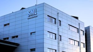 Registros en papel, fallas en trazabilidad y más: las falencias que detectó Contraloría en el Servicio Médico Legal