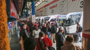 Golpe al bolsillo: pasajes de buses podrían subir hasta $2.000 si cambia el MEPCO