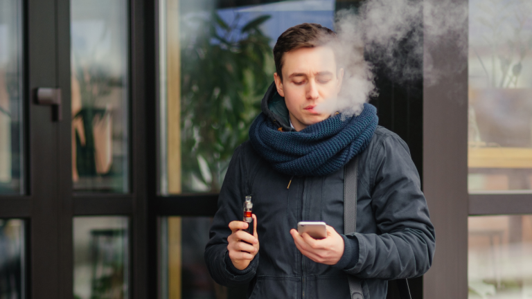 A raíz de la denuncia contra Maite Orsini: cuáles son los riesgos de vapear en los adolescentes