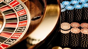 Contraloría detecta 910 funcionarios públicos con prohibición de apostar transaron más de $11 mil millones en casinos