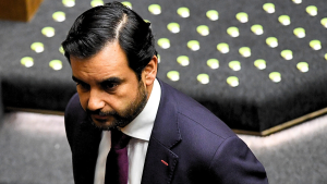 VIDEO - El momento en que ministro Gajardo se quiebra en vivo por proyecto que beneficia a violadores de DDHH