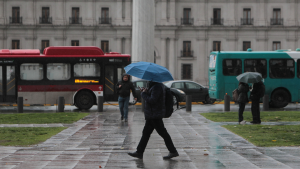 Vuelve la lluvia a Santiago: revisa cuándo caerán precipitaciones y cuántos mm se esperan en la Región Metropolitana