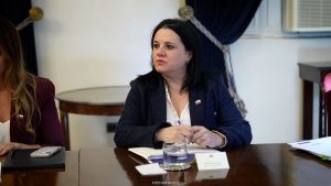 Los motivos que habrían llevado a la ministra Steinert a solicitar la renuncia de la subdirectora de Inteligencia de la PDI