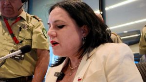 Los motivos que habrían llevado a la ministra Steinert a solicitar la renuncia de la subdirectora de Inteligencia de la PDI