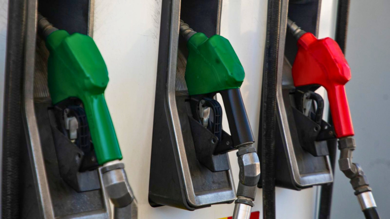 Buses y colectiveros advierten impacto por alzas en combustibles: 