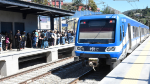 Se descarrila otra vez: Gobierno frena proyecto del tren Santiago-Valparaíso y retira de Contraloría contrato para estudio