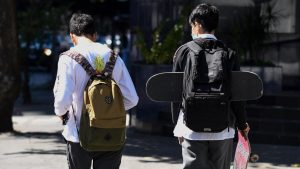 Encuesta Criteria revela 75% de apoyo a sanciones por violencia escolar y un giro hacia la mano dura en colegios