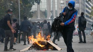 “Está claro que no es el camino”: José Joaquín Brunner cuestiona quitar la gratuidad a estudiantes por hechos de violencia