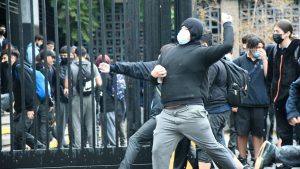 Gobierno impulsa reforma que hará responsables a padres ante tribunales de familia por actos de sus hijos