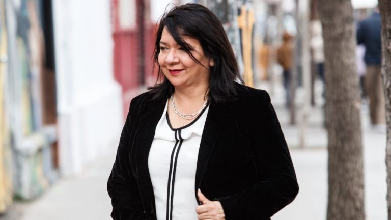 Denuncian “Cuota Pizarro”: ex funcionarios del municipio acusan descuentos de sueldos para campañas en La Pintana