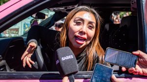 Ley No Chat: critican a Naya Fácil y otros influencers por conductas de riesgo al manejar y usar redes sociales