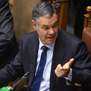 Ossandón se querella y exige cárcel para Matías Toledo tras polémica por bencina