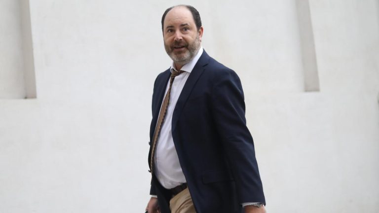 Ministro del Trabajo: “Un aumento del sueldo mínimo puede afectar el empleo formal”