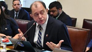 “Antes de irse nos pegó un machetazo”: la acusación que hizo Iván Poduje contra ex ministro Grau