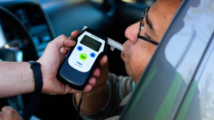 ¿Se debe conducir? ¿tiene cura?: todo lo que debes saber sobre el Síndrome de la Autocervecería