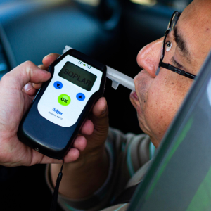¿Se debe conducir? ¿tiene cura?: todo lo que debes saber sobre el Síndrome de la Autocervecería