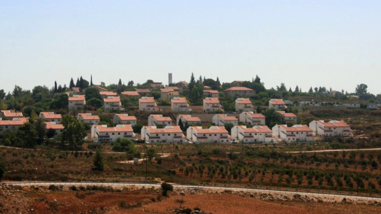 Comisionado de DD.HH de la ONU critica a Israel por nuevos asentamientos en territorios ocupados