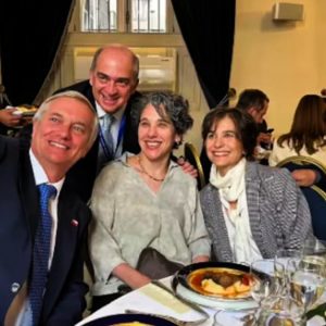 Contraloría fija cuenta regresiva: este es el plazo para que Presidencia explique polémico almuerzo en La Moneda