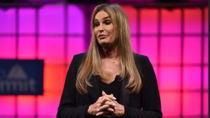 Apoyó a Trump y hoy lo enfrenta: Caitlyn Jenner denuncia que las políticas norteamericanas le impiden corregir su pasaporte
