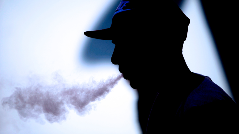 Los detalles de la ley del Reino Unido que prohibirá fumar a todos los nacidos desde 2009