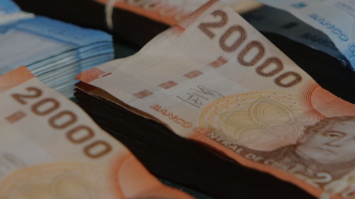 Pese a complejo escenario global: FMI mejora proyección de crecimiento para Chile en 2026