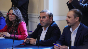 PC insta al Gobierno echar pie atrás a megarreforma y ministro García se niega