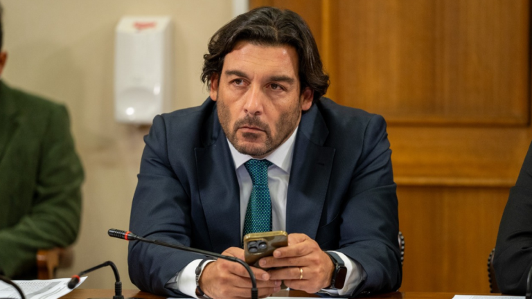 Diputado Leiva (PS) sale en defensa de Arrau: 