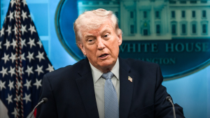 Los factores que llevaron a que Trump alcance el récord de desaprobación en su segundo mandato