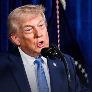 “Bloquear todos y cada uno de los buques”: Donald Trump ordena cerrar el estrecho de Ormuz